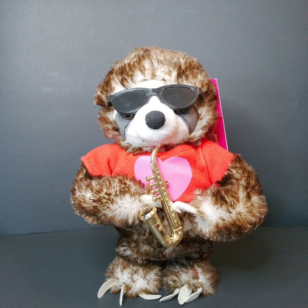 Cool Sax Playing Sloth Moves and Plays His Sax